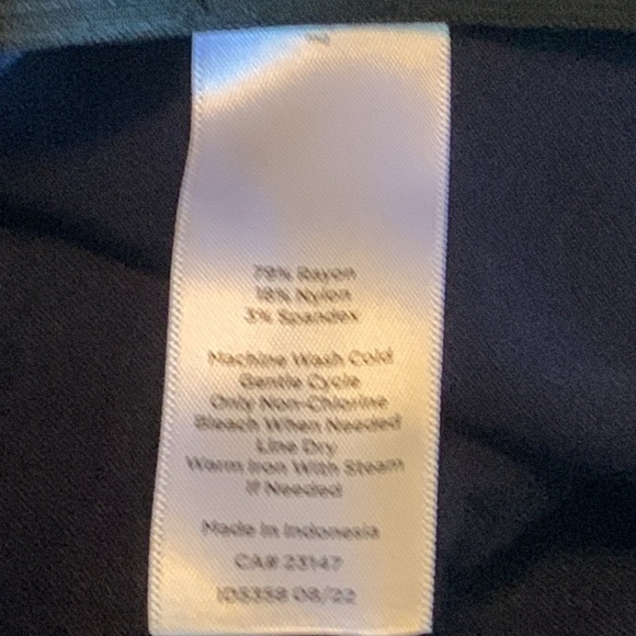 Women’s Talbots Navy Pull On Pants Size 4P EUC - Picture 6 of 6